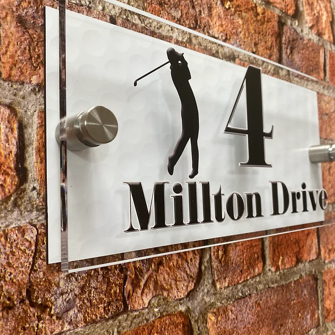Golf house sign