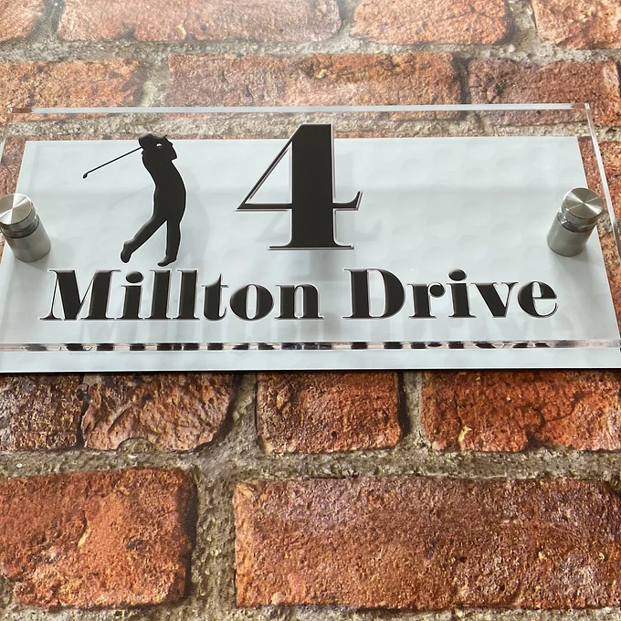 Golf house sign